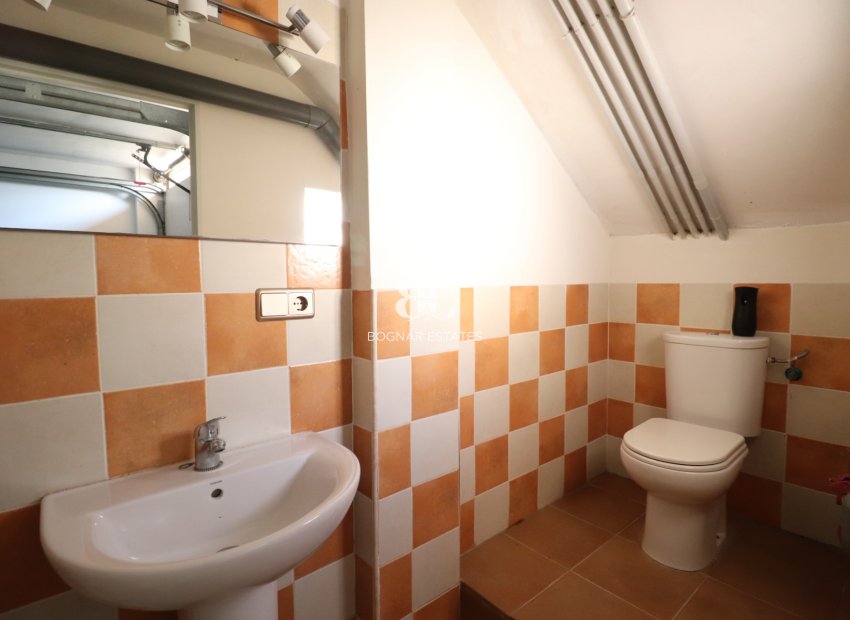 Resale - Townhouse -
Redován - Redovan - Town