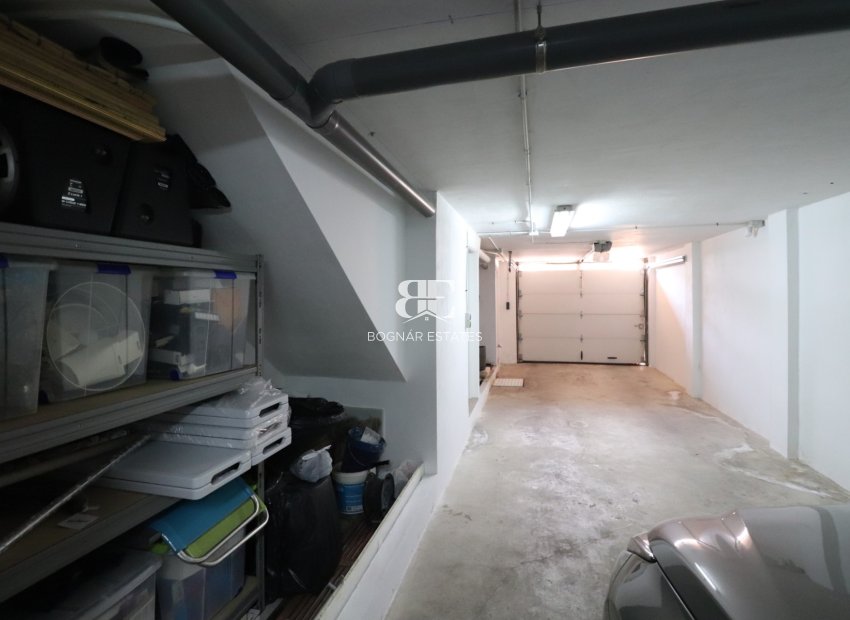 Resale - Townhouse -
Redován - Redovan - Town