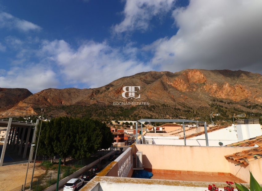 Resale - Townhouse -
Redován - Redovan - Town