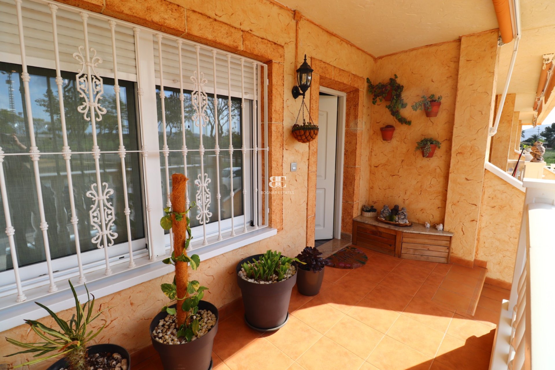 Resale - Townhouse -
Redován - Redovan - Town