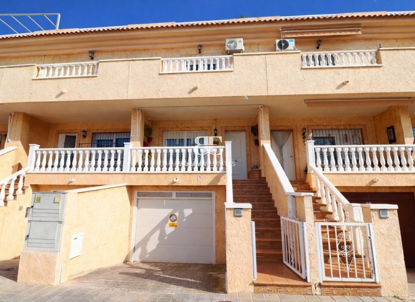 Resale - Townhouse -
Redován - Redovan - Town