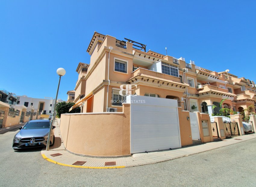 Resale - Townhouse -
Villamartín