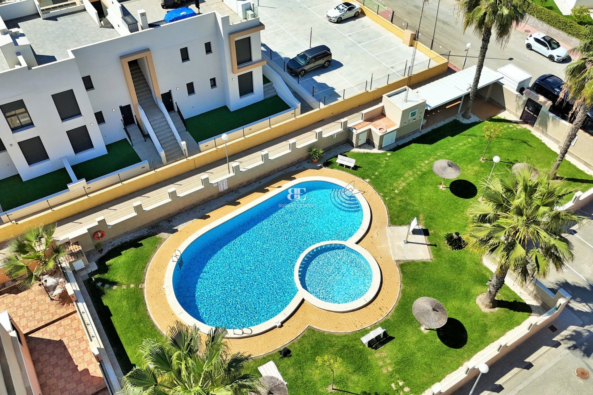 Resale - Townhouse -
Villamartín