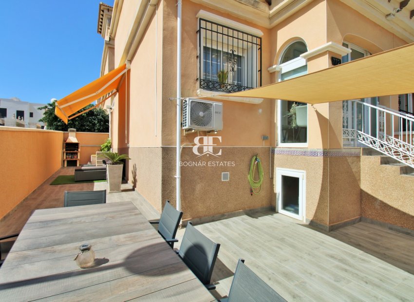 Resale - Townhouse -
Villamartín