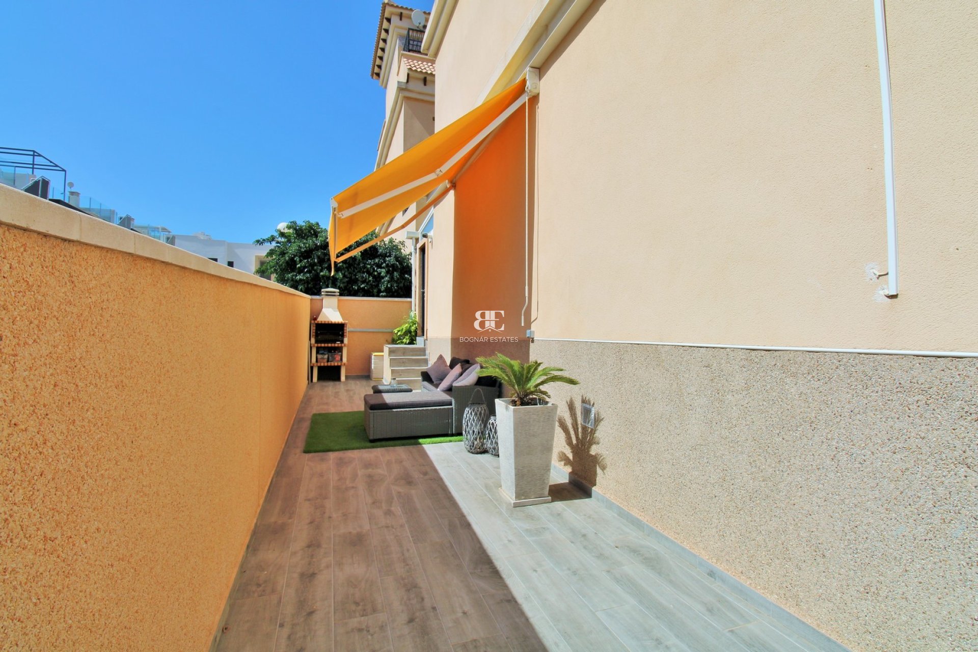 Resale - Townhouse -
Villamartín