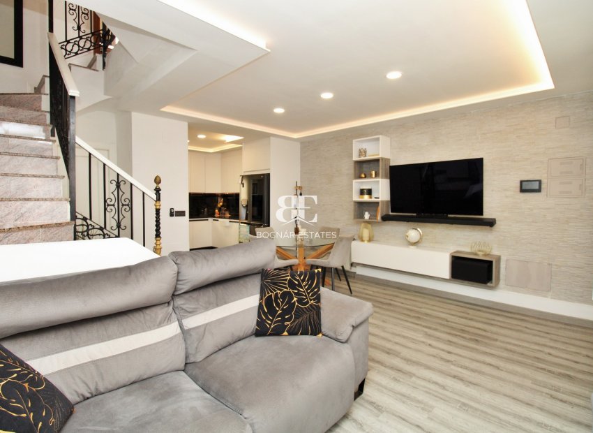 Resale - Townhouse -
Villamartín