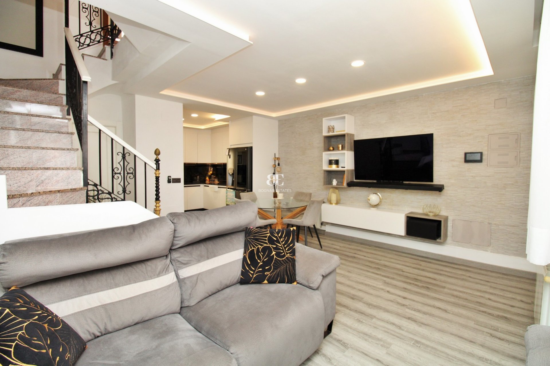 Resale - Townhouse -
Villamartín