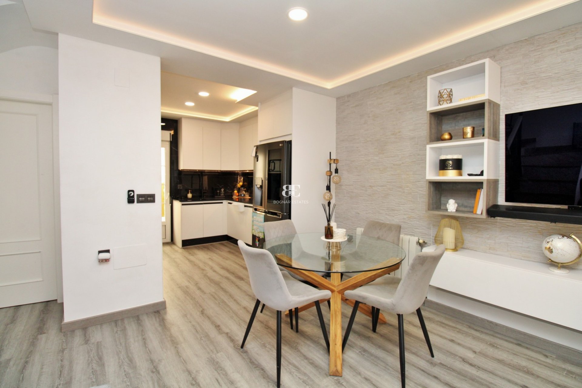 Resale - Townhouse -
Villamartín