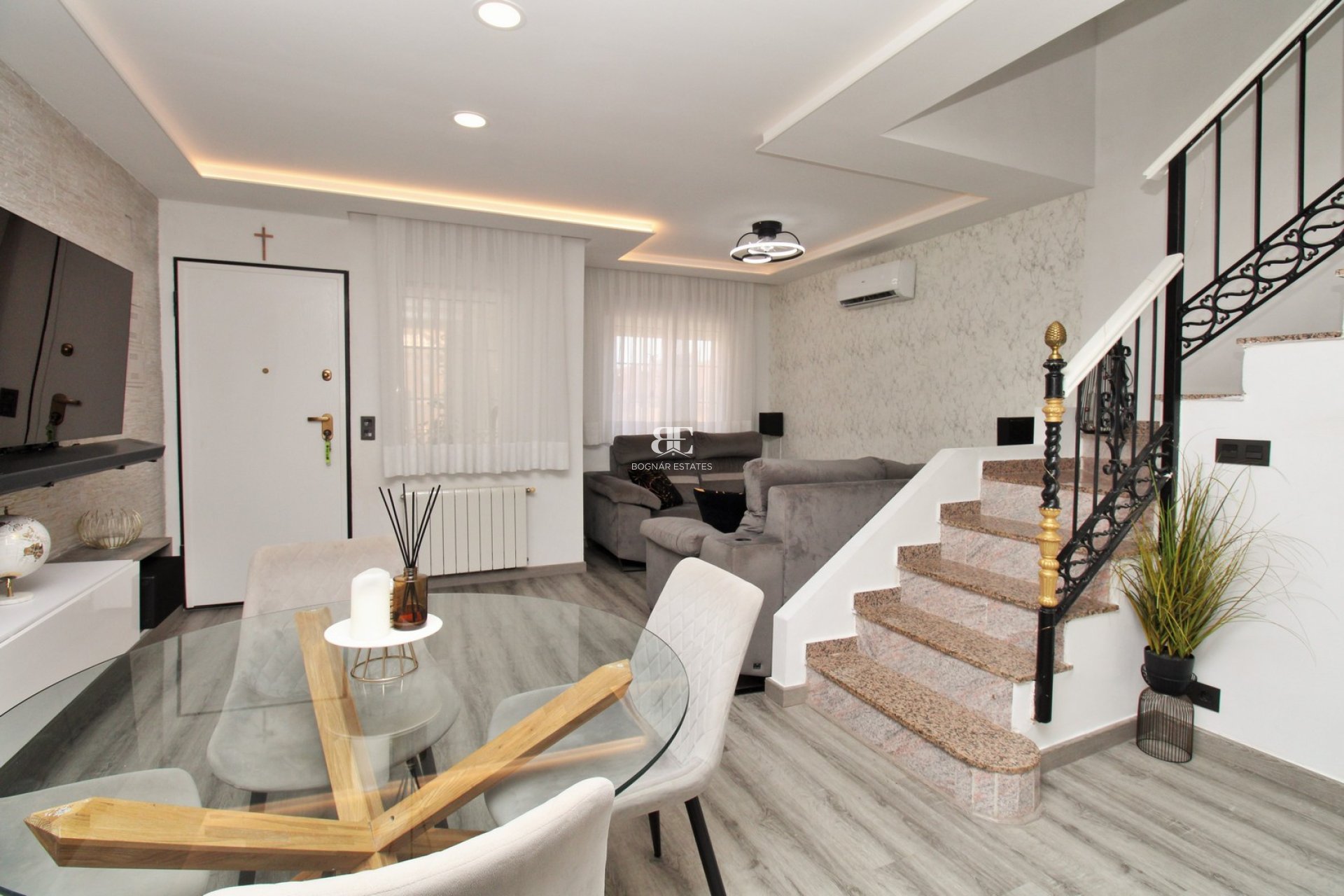 Resale - Townhouse -
Villamartín
