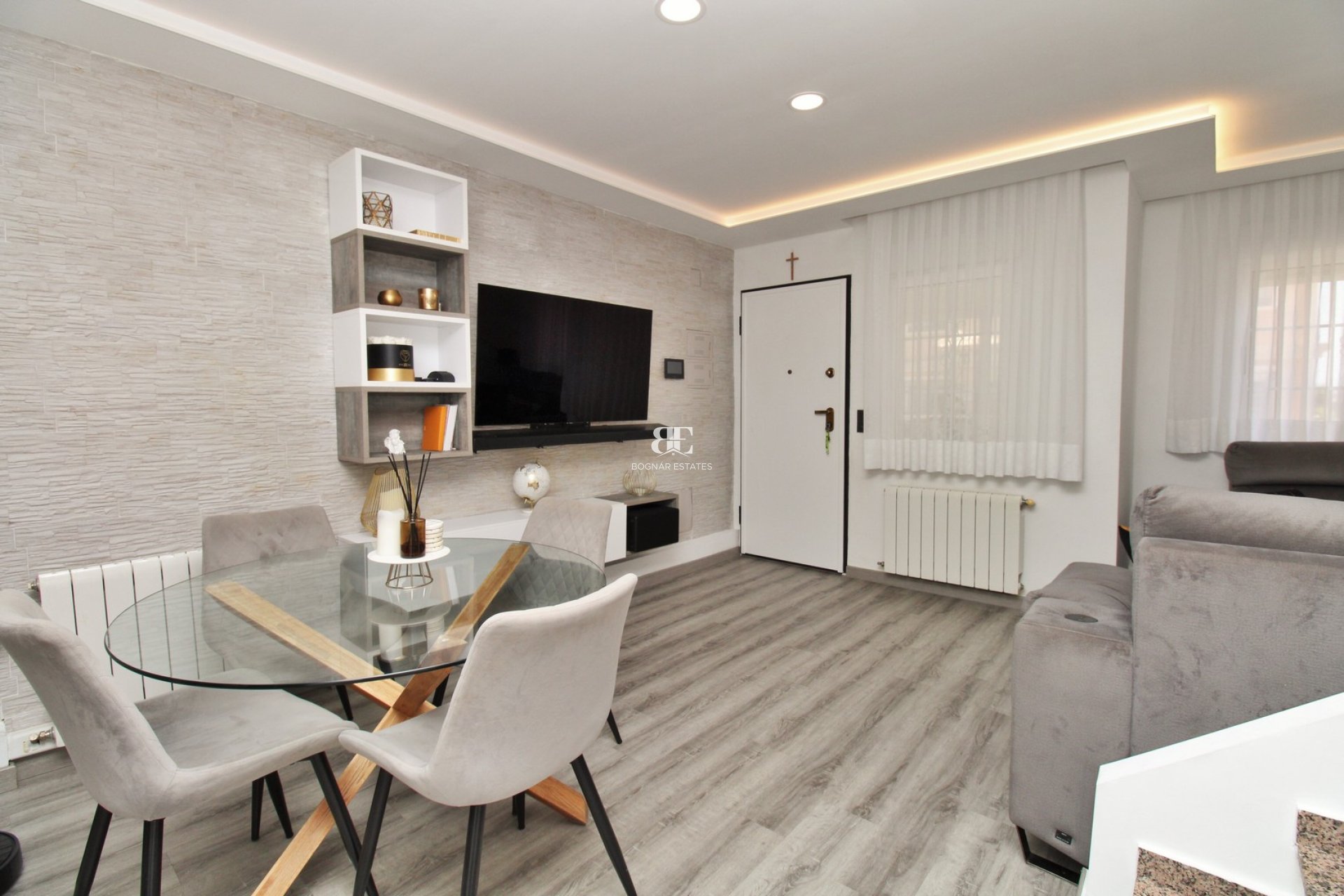 Resale - Townhouse -
Villamartín