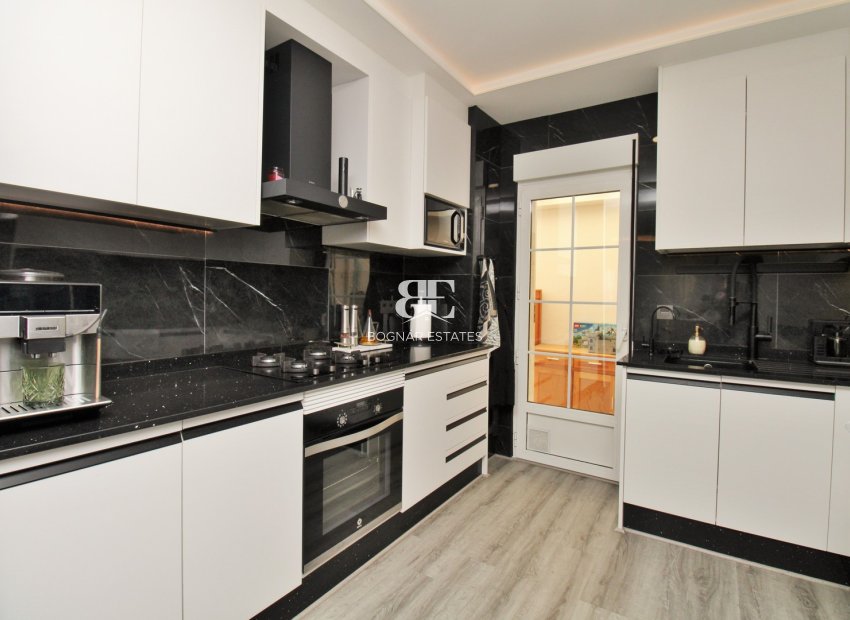 Resale - Townhouse -
Villamartín