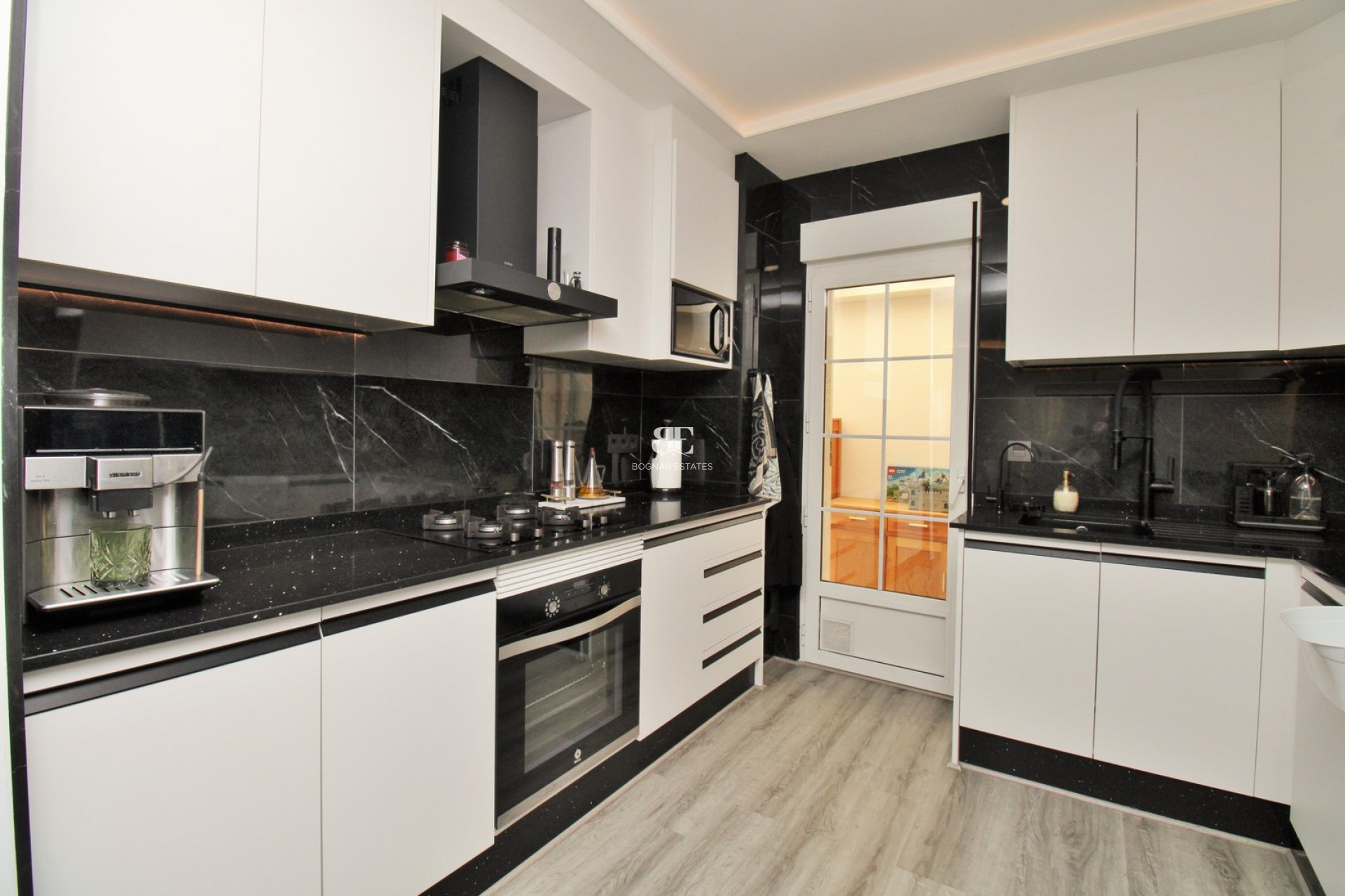 Resale - Townhouse -
Villamartín