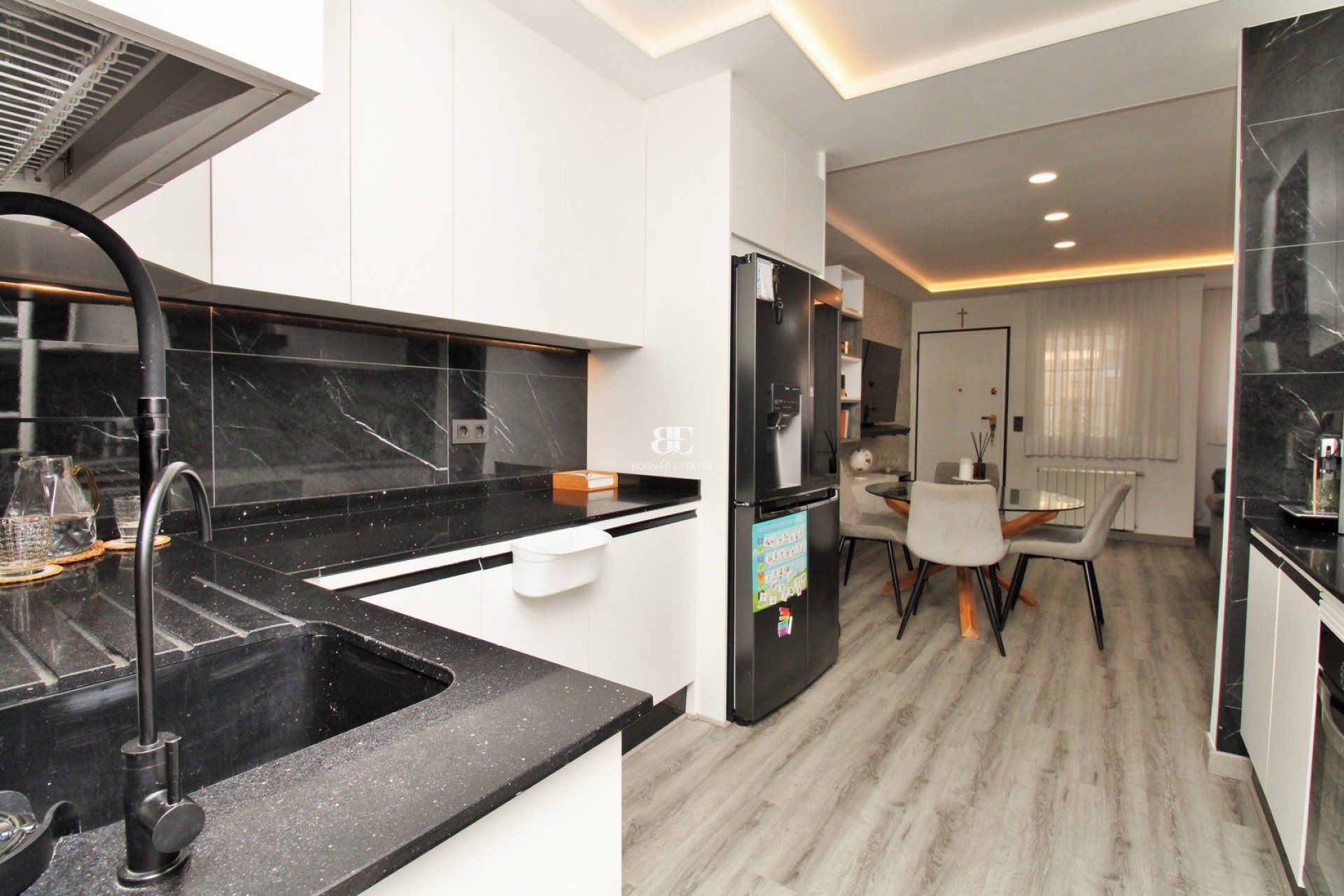 Resale - Townhouse -
Villamartín