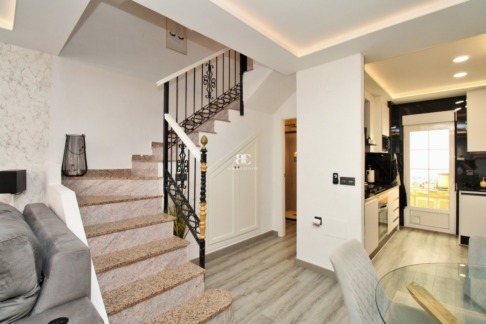Resale - Townhouse -
Villamartín