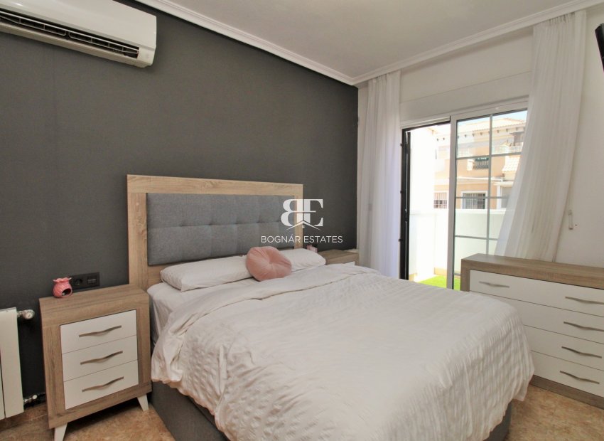 Resale - Townhouse -
Villamartín