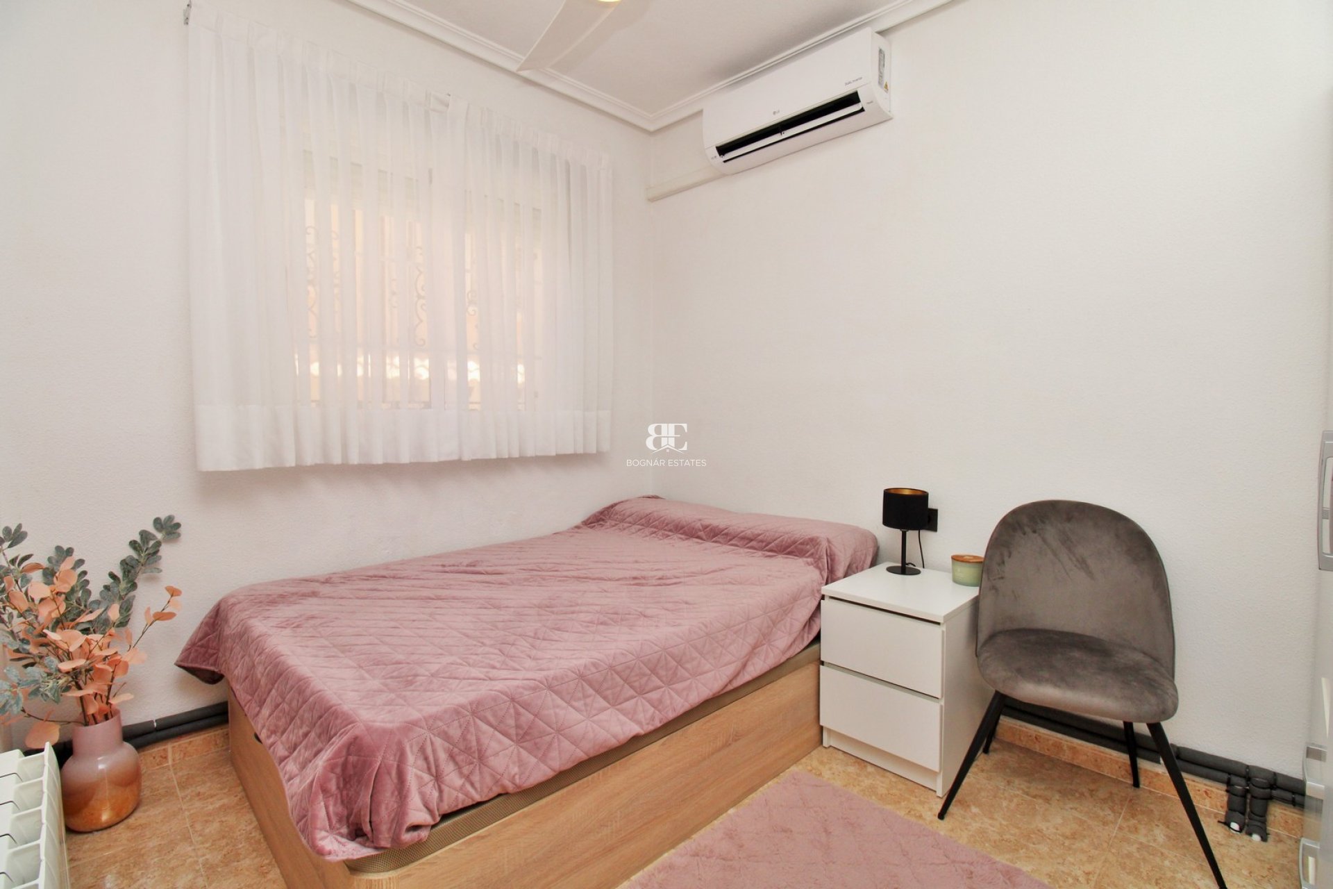 Resale - Townhouse -
Villamartín