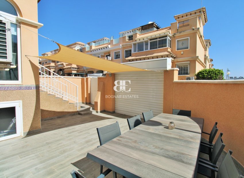 Resale - Townhouse -
Villamartín