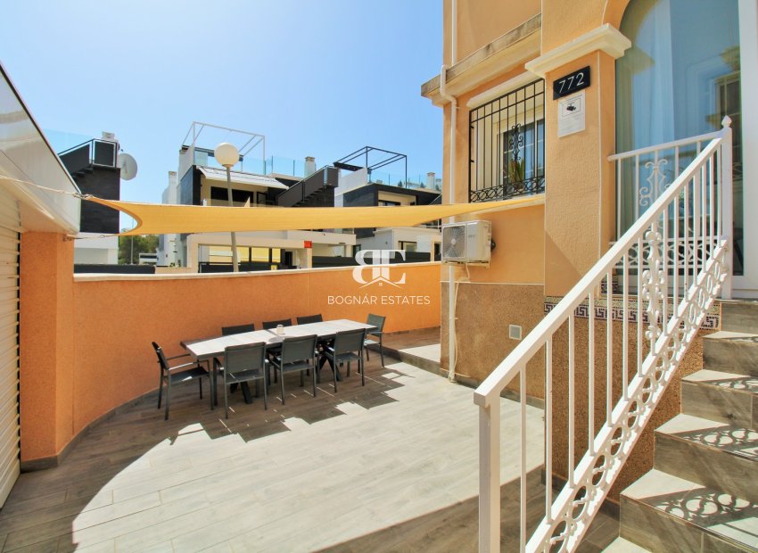 Resale - Townhouse -
Villamartín