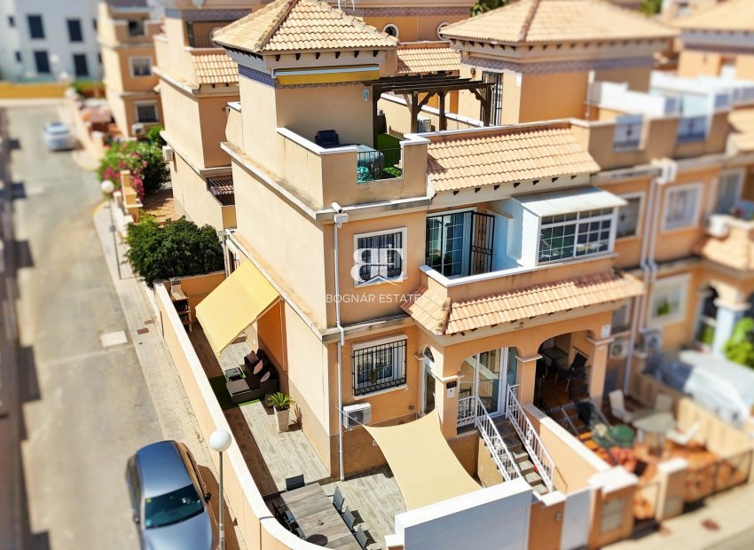Resale - Townhouse -
Villamartín