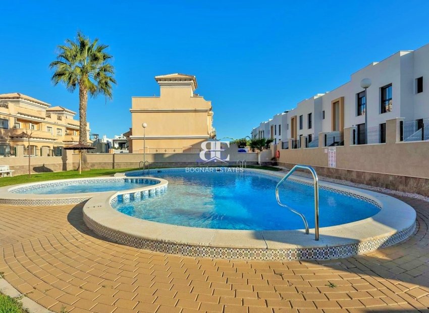 Resale - Townhouse -
Villamartín