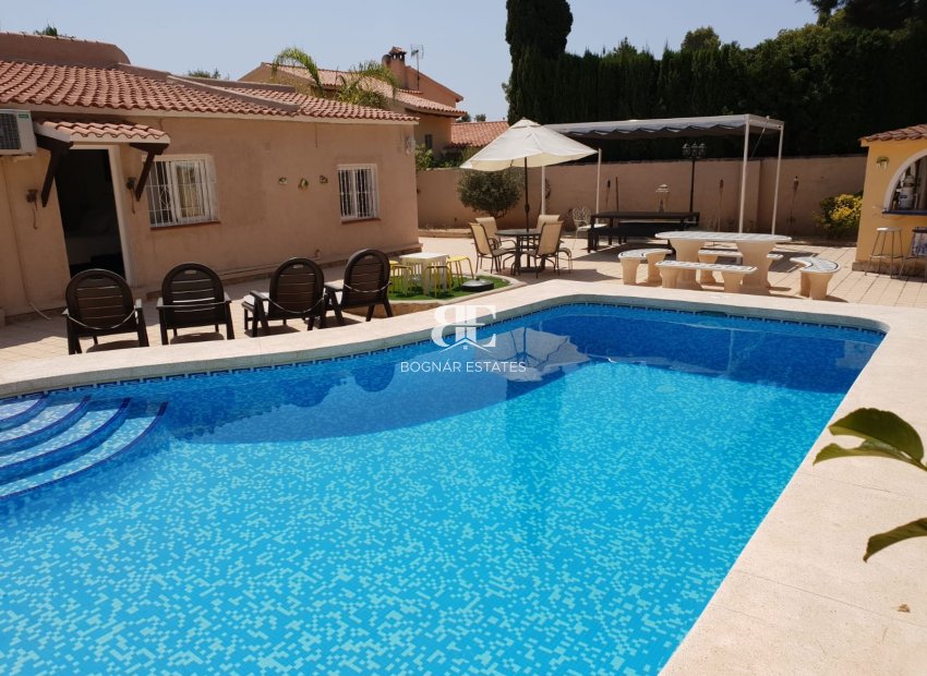 Resale - Villa -
Alfas del Pí - Urbanizaciones