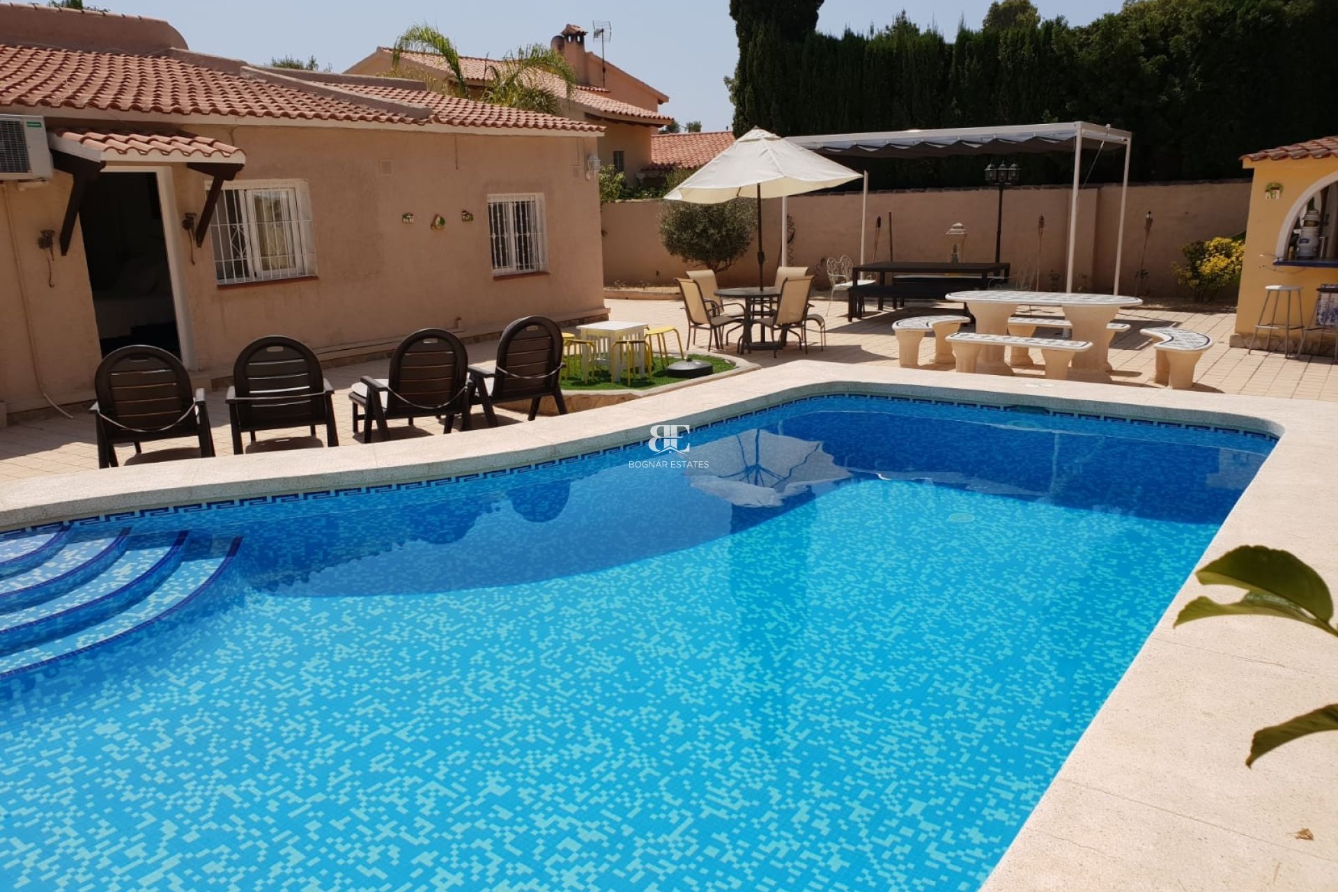 Resale - Villa -
Alfas del Pí - Urbanizaciones