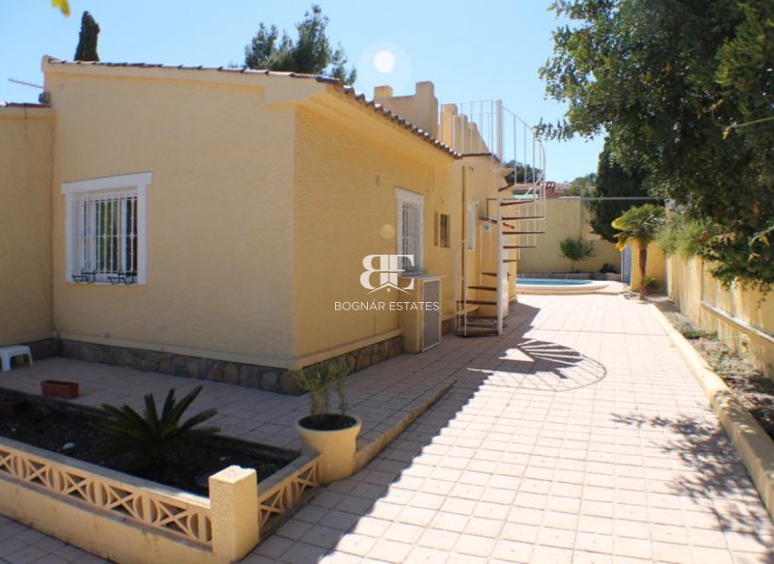 Resale - Villa -
Alfas del Pí - Urbanizaciones