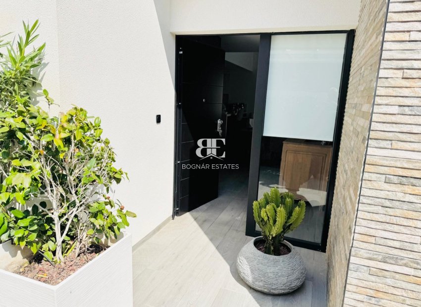 Resale - Villa -
Algorfa - La finca Golf