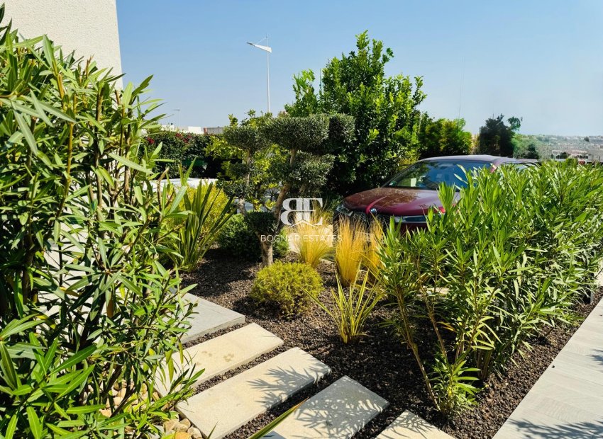 Resale - Villa -
Algorfa - La finca Golf