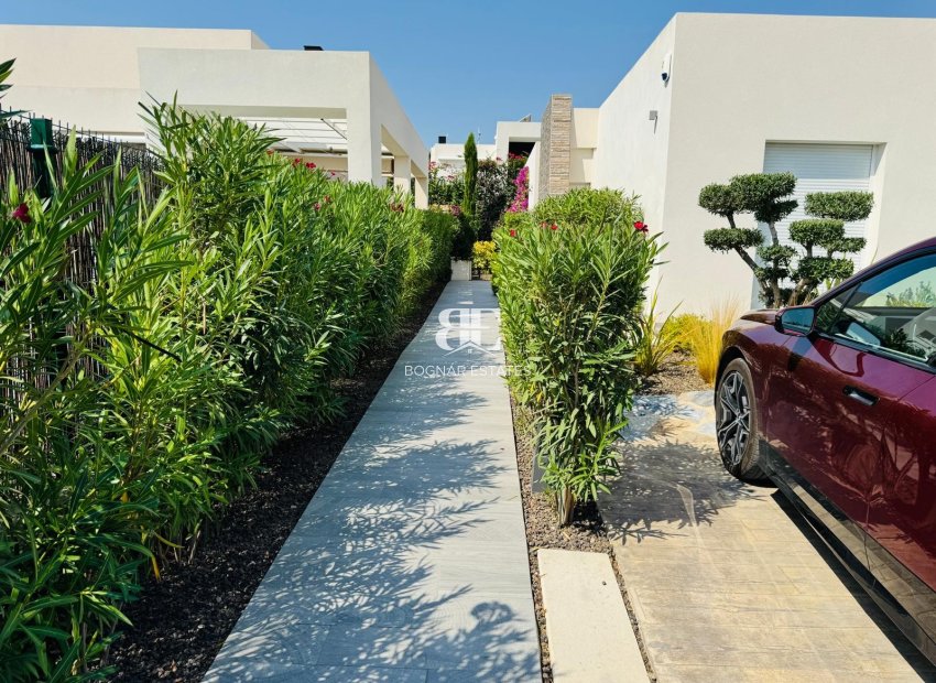 Resale - Villa -
Algorfa - La finca Golf