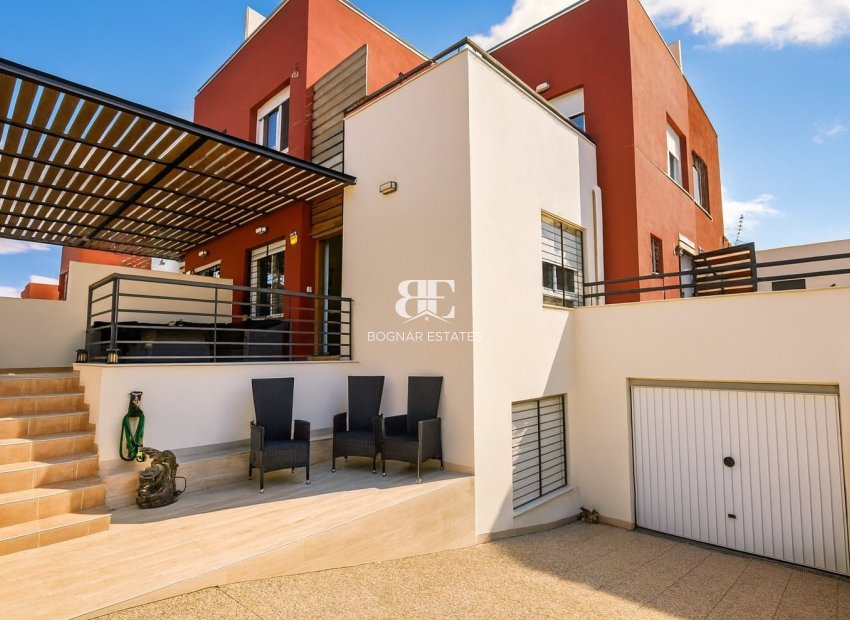 Resale - Villa -
Algorfa - La finca Golf