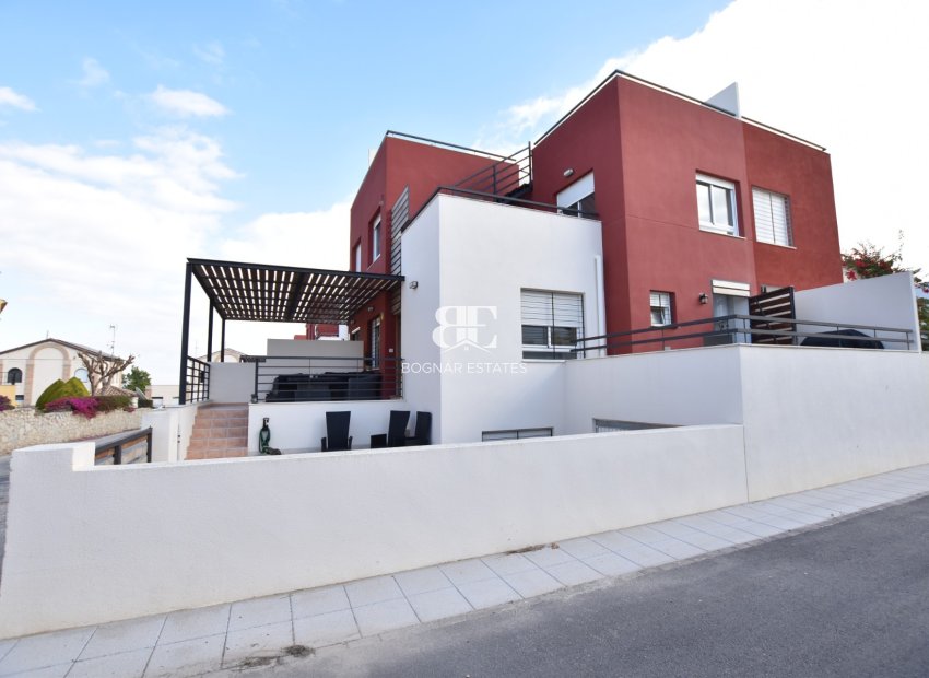 Resale - Villa -
Algorfa - La finca Golf