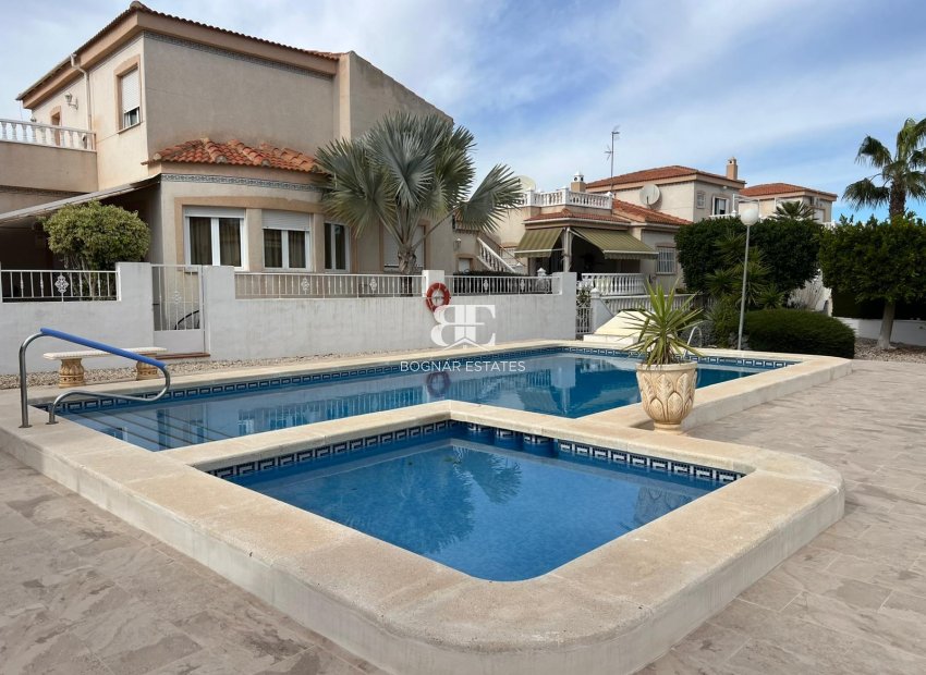 Resale - Villa -
Algorfa - La finca Golf