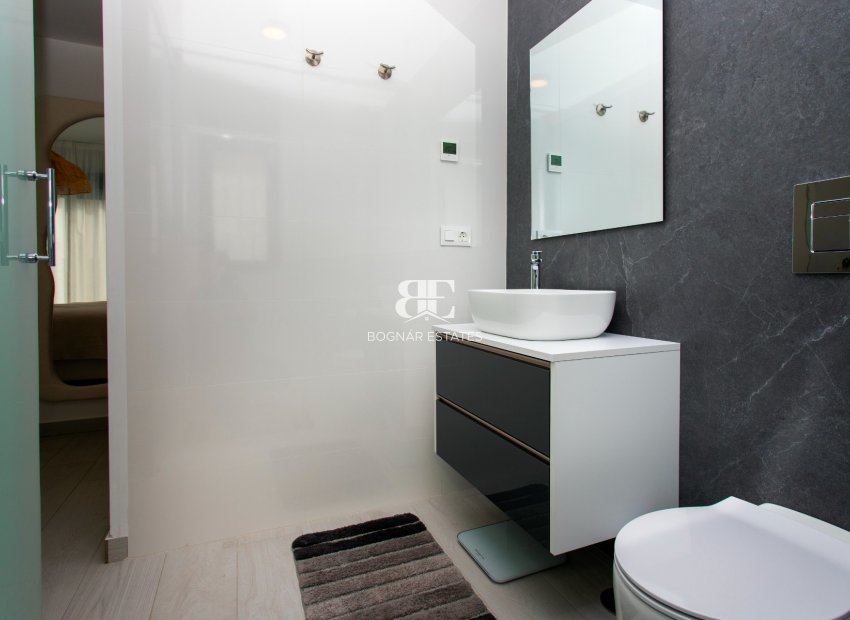 Resale - Villa -
Algorfa - La finca Golf