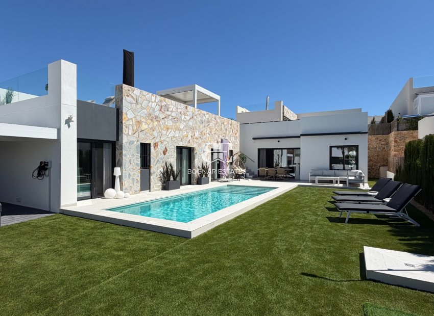 Resale - Villa -
Algorfa - La finca Golf