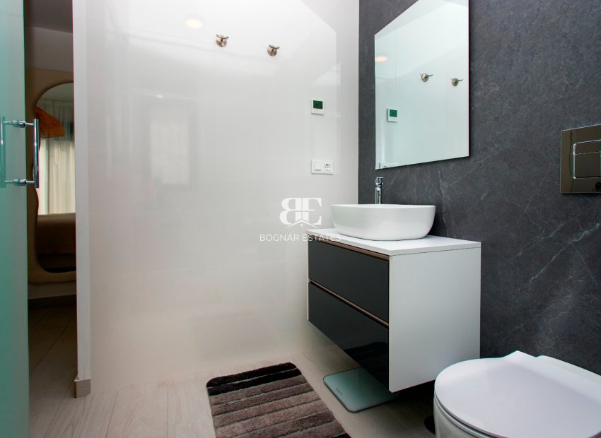 Resale - Villa -
Algorfa - La finca Golf