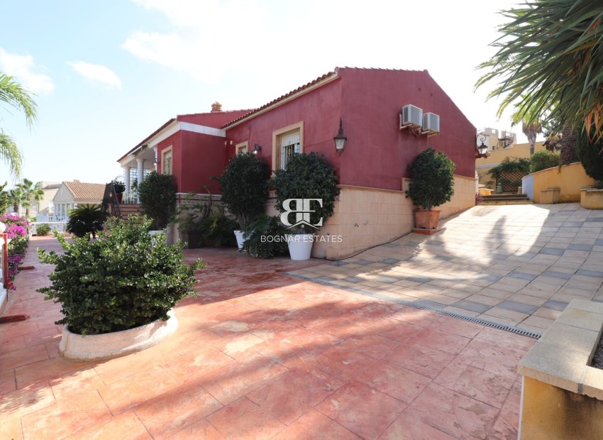 Resale - Villa -
Algorfa - Lomas De La Juliana
