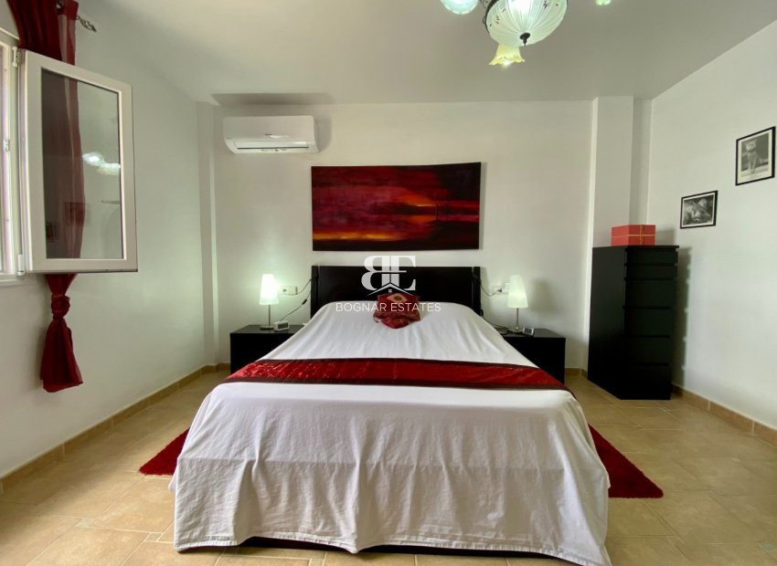 Resale - Villa -
Algorfa - Lomas De La Juliana