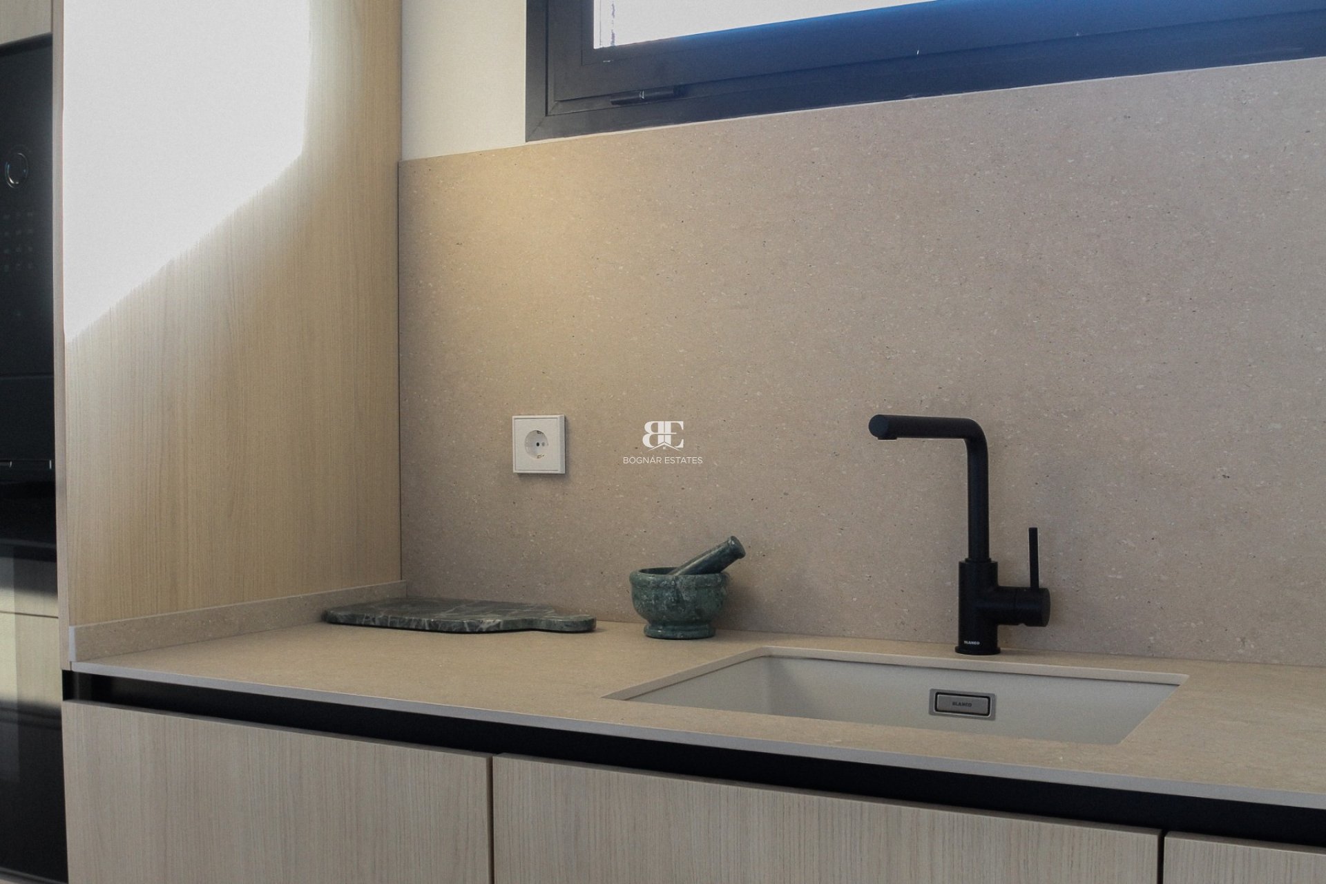 Resale - Villa -
Alicante - Center