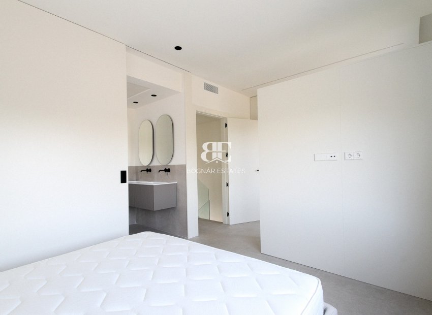 Resale - Villa -
Alicante - Center