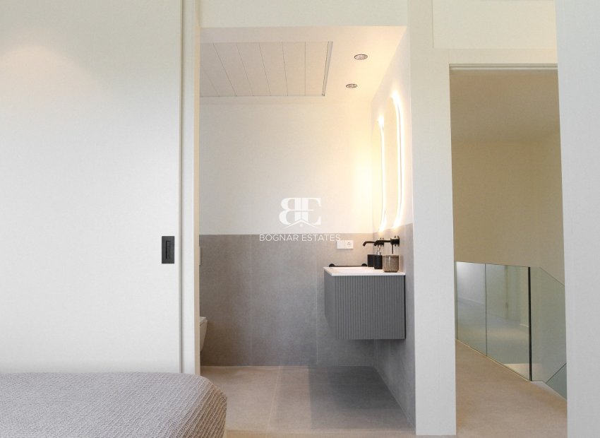 Resale - Villa -
Alicante - Center