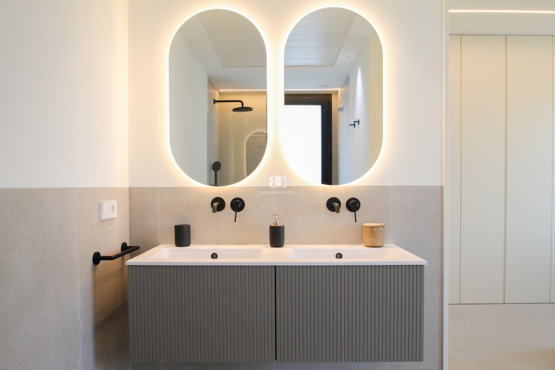 Resale - Villa -
Alicante - Center