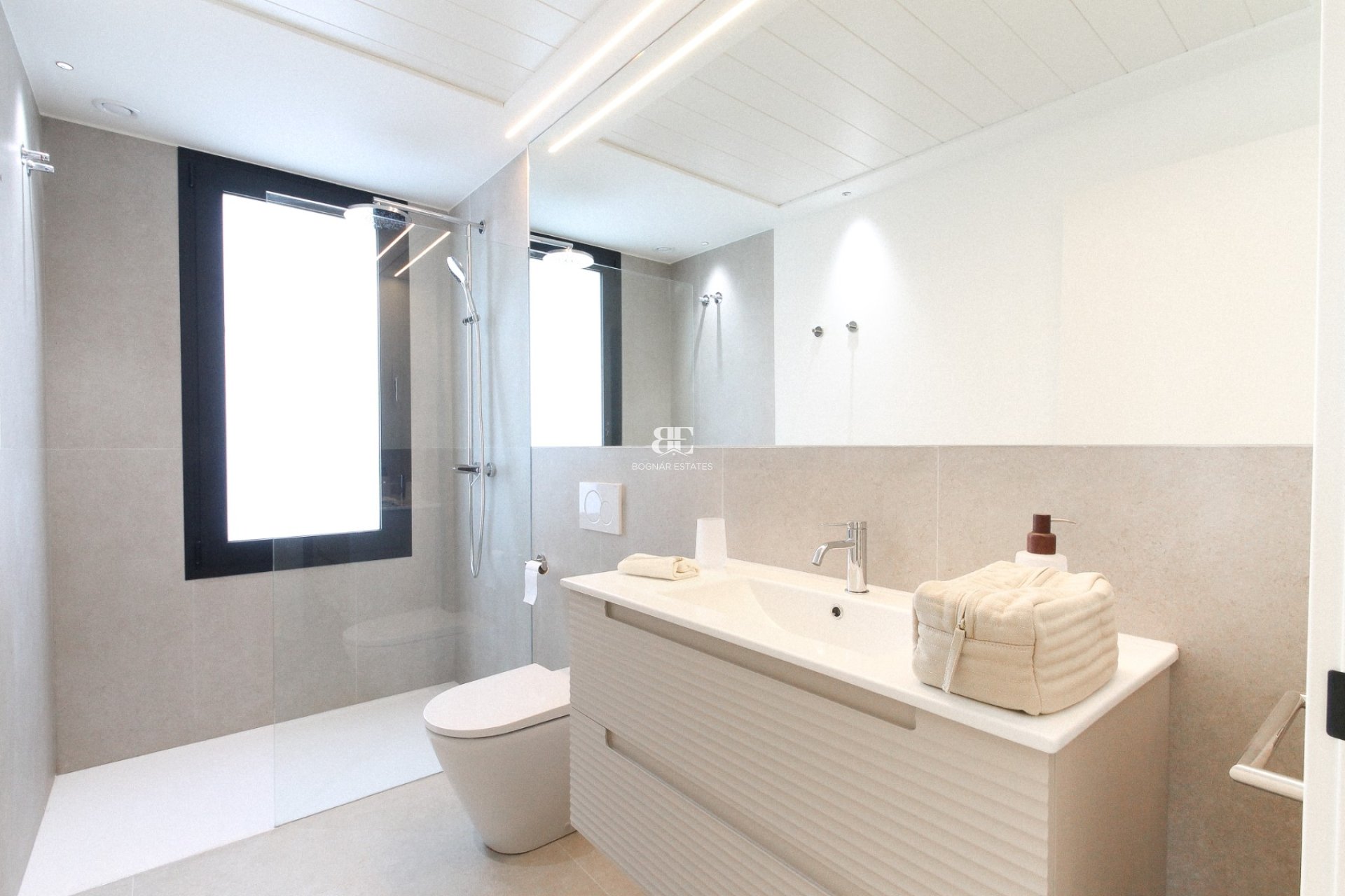 Resale - Villa -
Alicante - Center