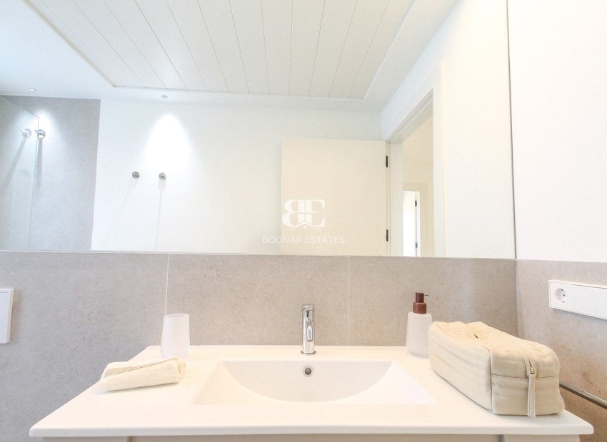 Resale - Villa -
Alicante - Center