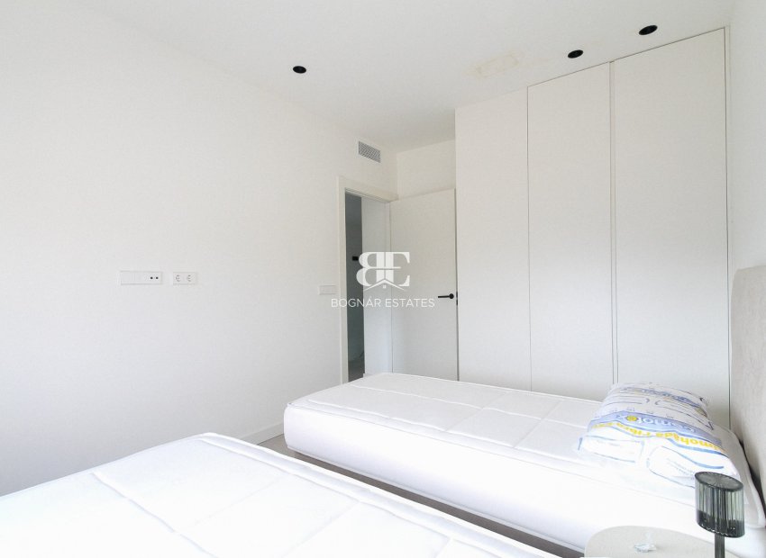 Resale - Villa -
Alicante - Center