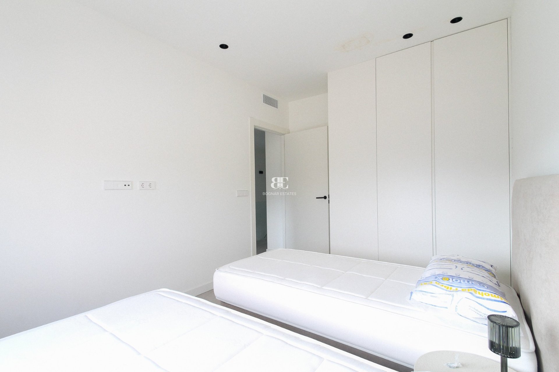 Resale - Villa -
Alicante - Center