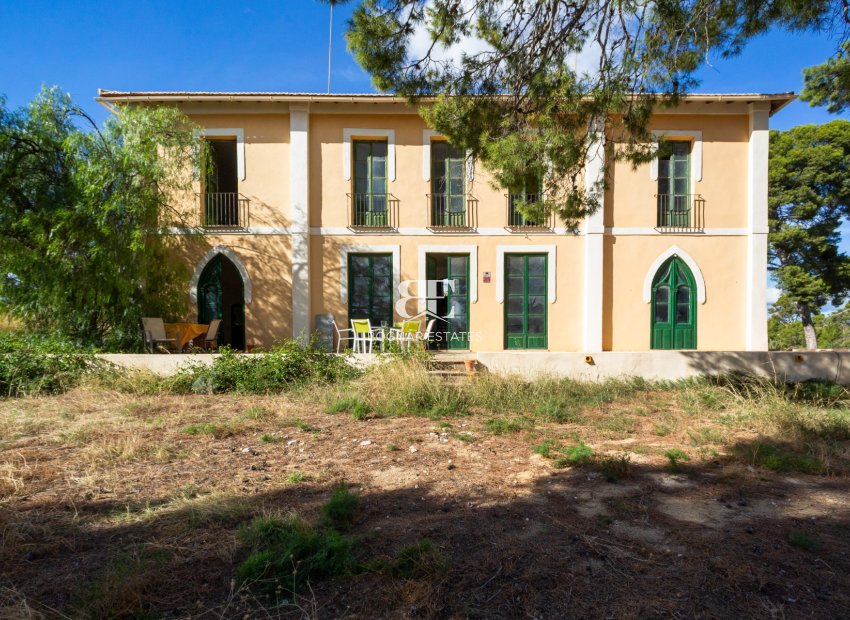 Resale - Villa -
Alicante - Center