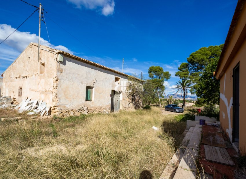 Resale - Villa -
Alicante - Center