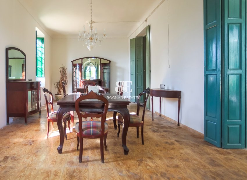 Resale - Villa -
Alicante - Center