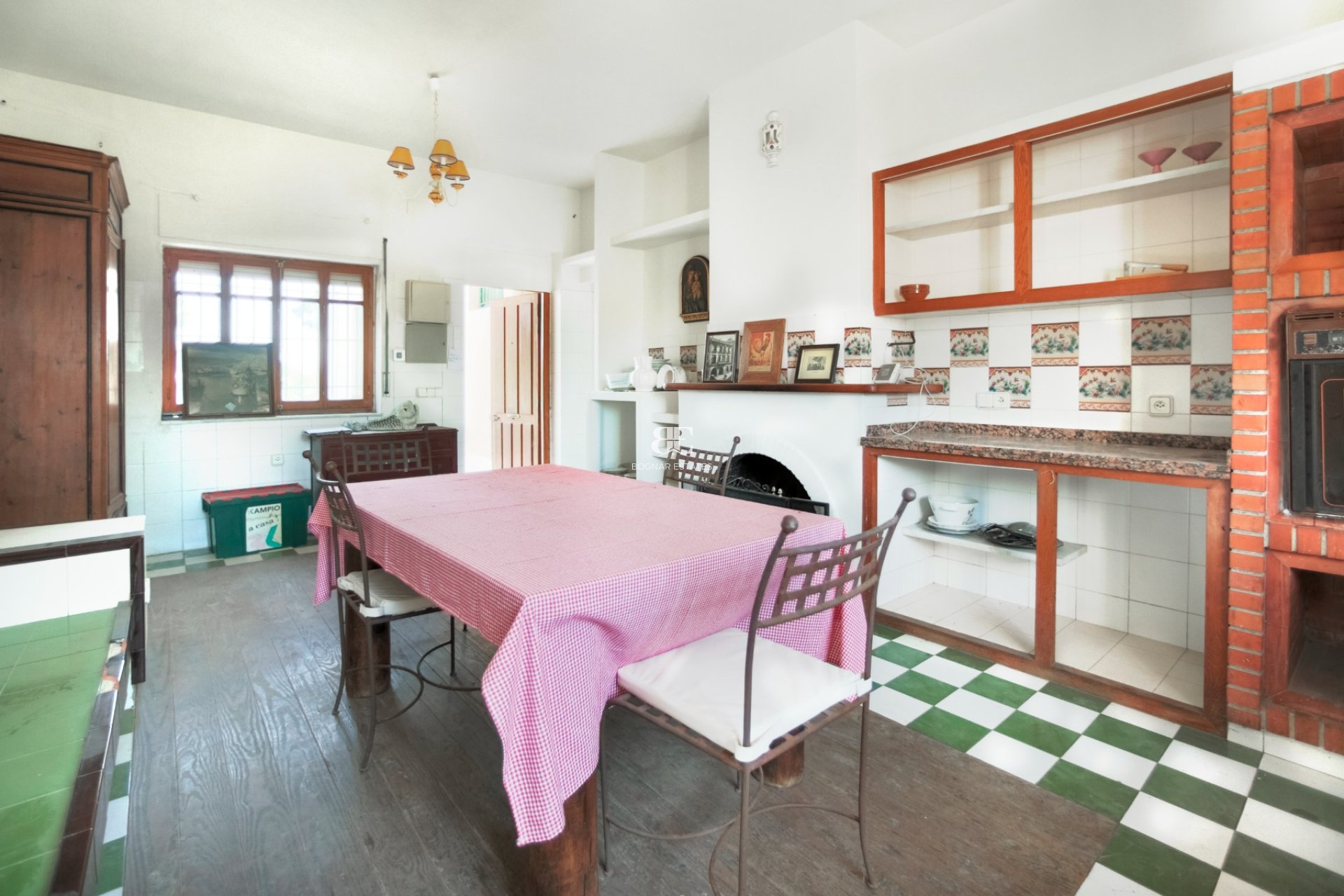 Resale - Villa -
Alicante - Center